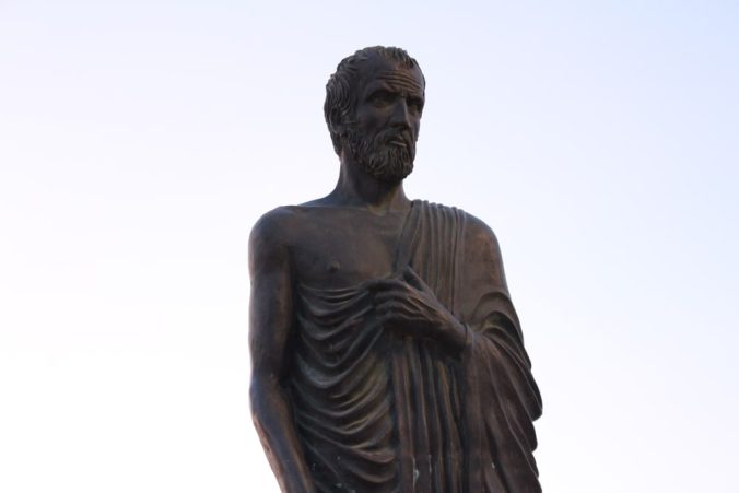 comprendiendo las diferencias entre estoicismo y platonismo